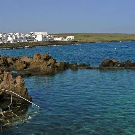 Sleeps 2 Wifi Apartment Orzola